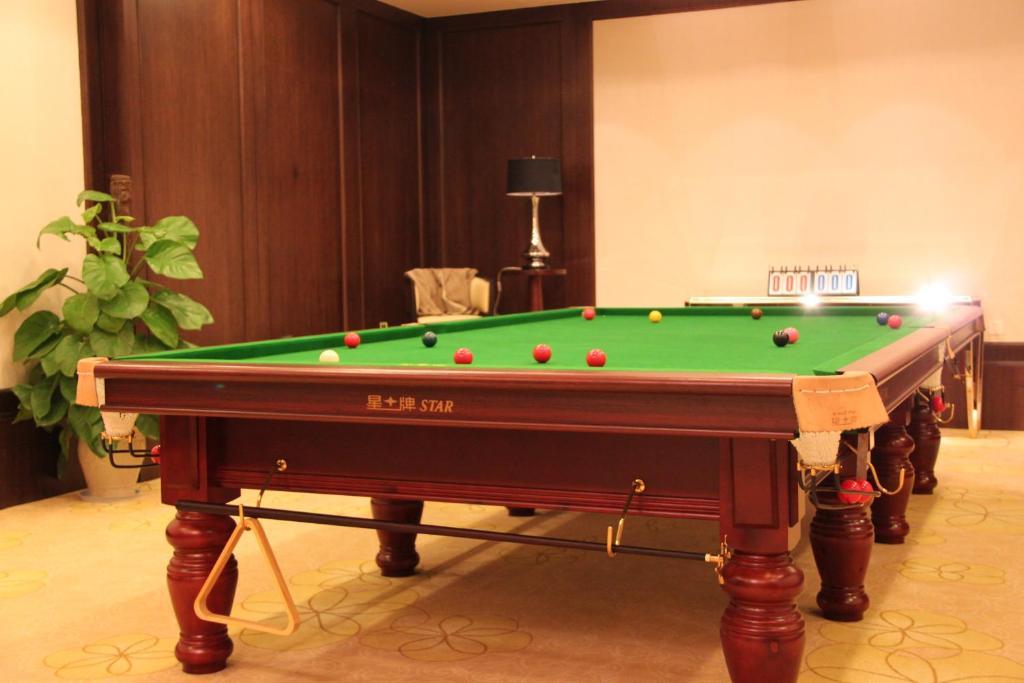 Landison Green Town Hotel Xinchang Exteriör bild