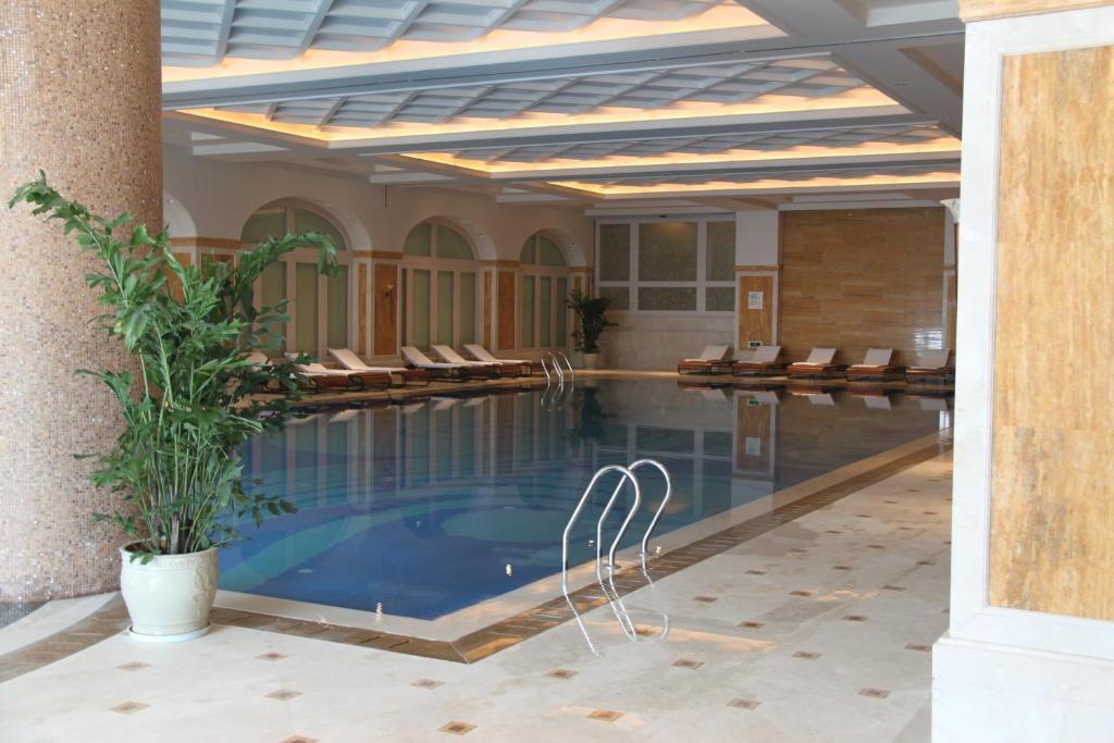 Landison Green Town Hotel Xinchang Exteriör bild